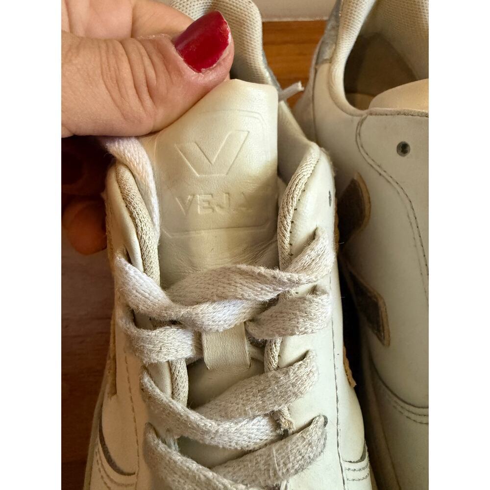 Veja Women's V-10 Leather Metallic Logo Patch Low-Top Sneakers size 39 (us 8) - Picture 5 of 11